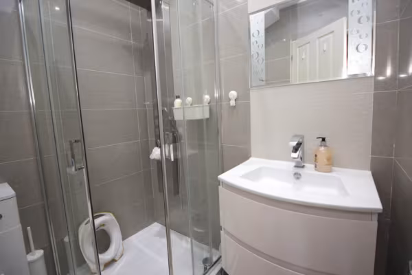 Kings Road, Rayner Lane, HA2 9LQ