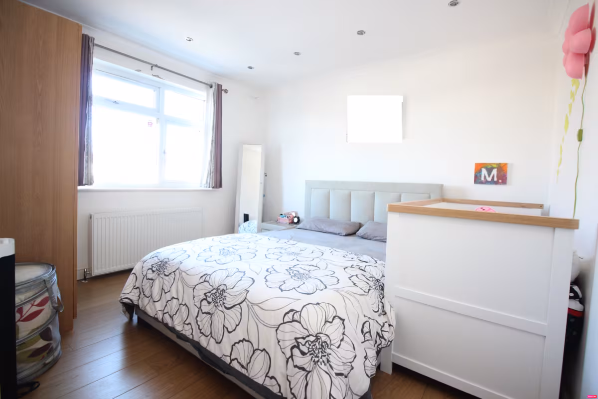 Kings Road, Rayner Lane, HA2 9LQ