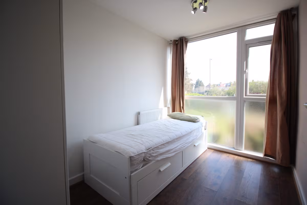 Fryent Close, Kingsbury, London, NW9 9SD