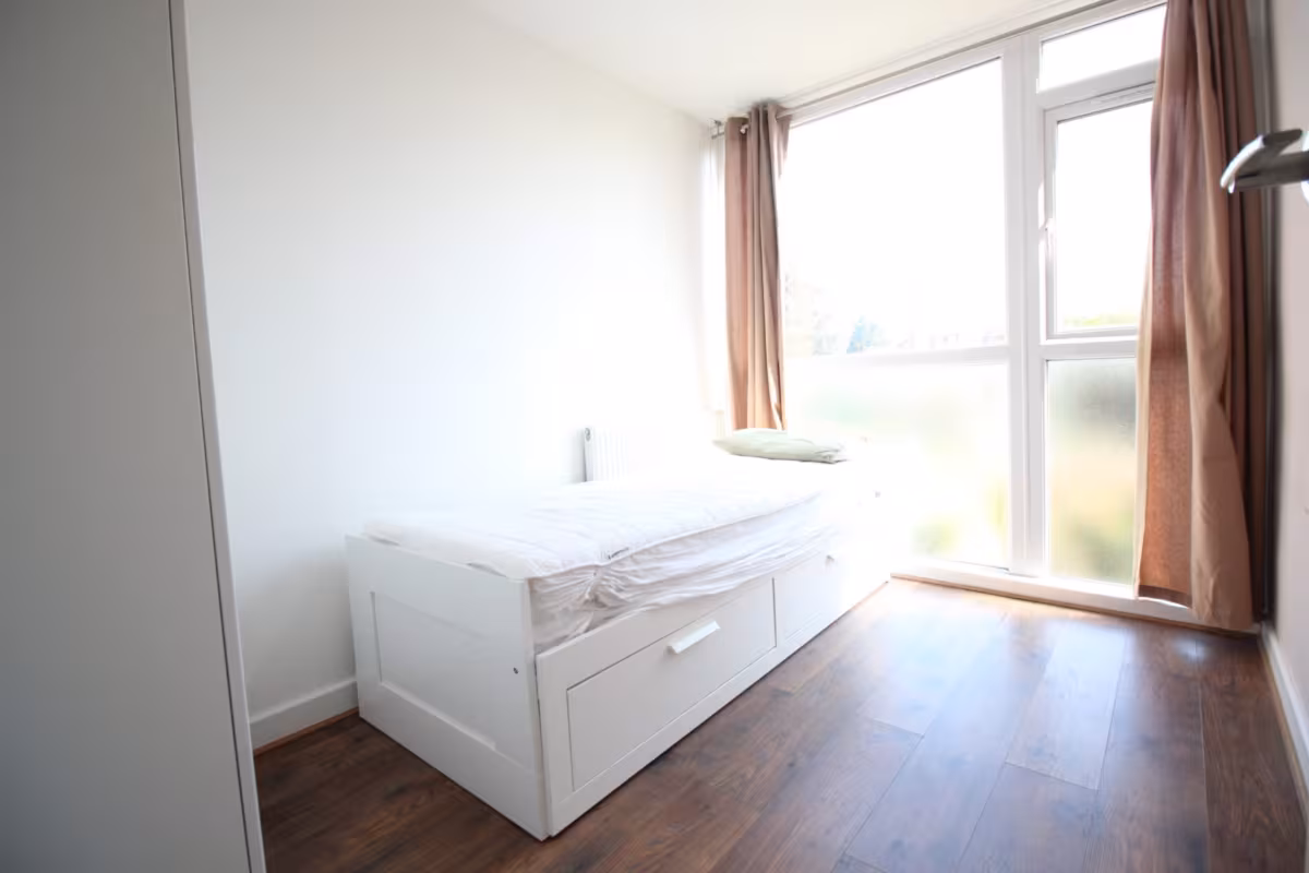Fryent Close, Kingsbury, London, NW9 9SD