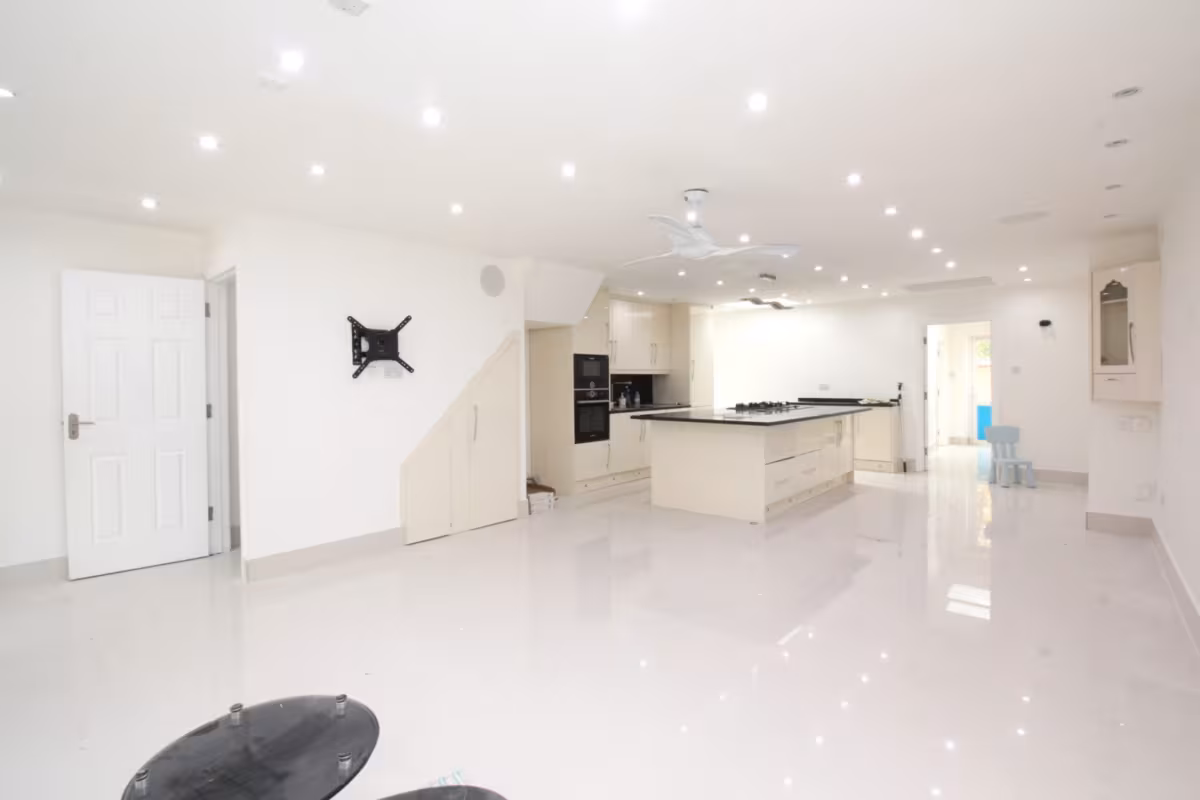 St. Davids Drive, Edgware, HA8 6JH