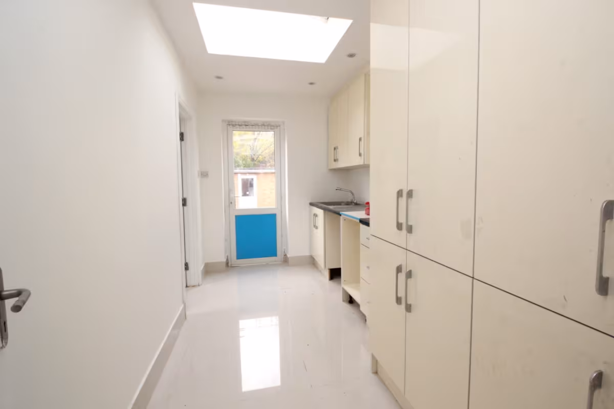 St. Davids Drive, Edgware, HA8 6JH