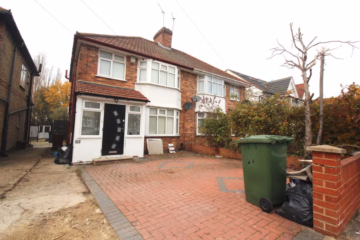 St. Davids Drive, Edgware, HA8 6JH
