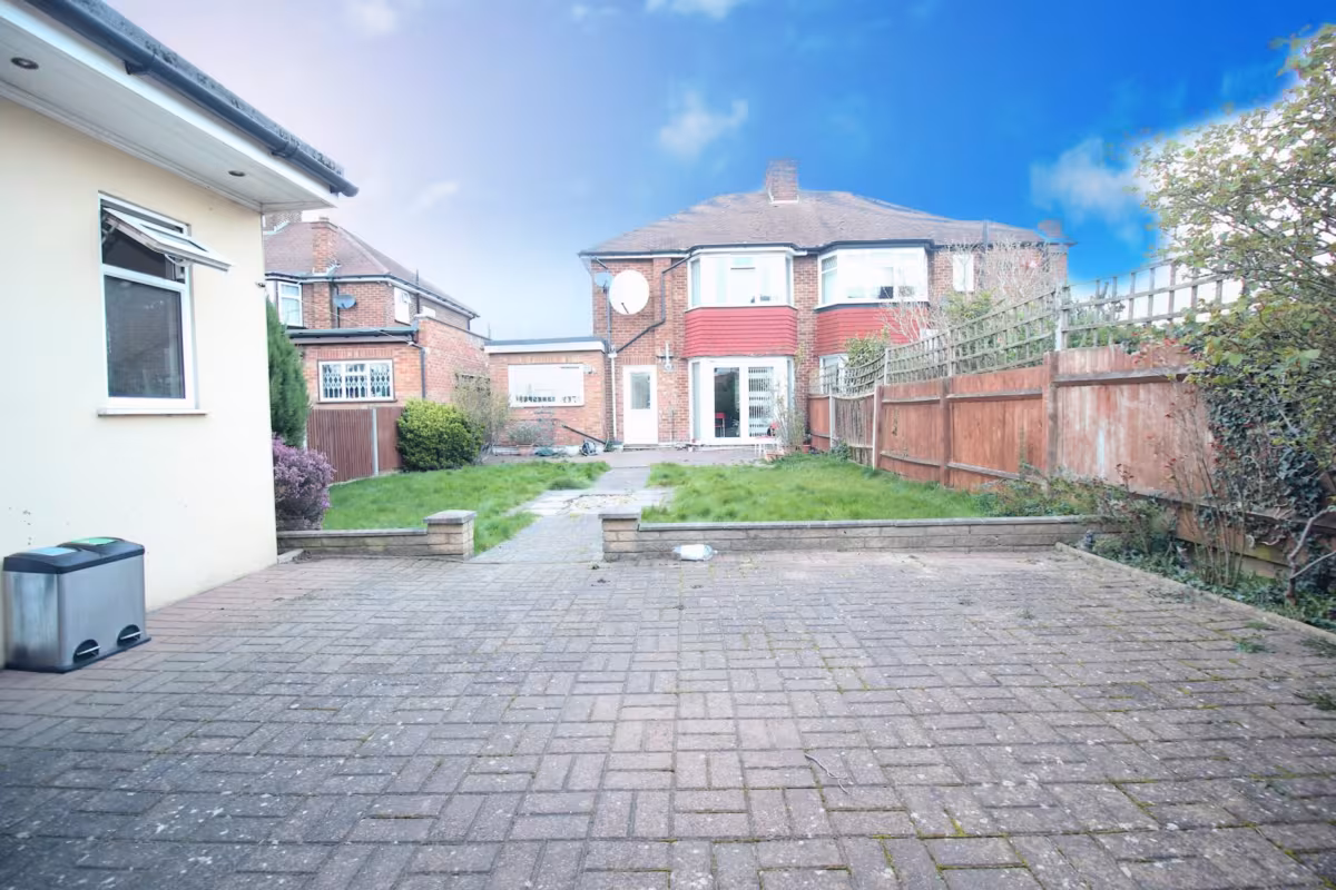 Crowshott Avenue, Stanmore, HA7 1HW