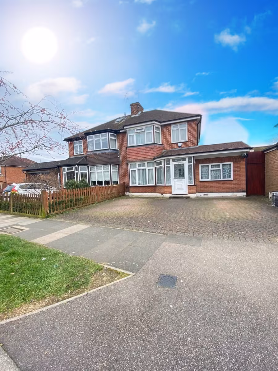 Crowshott Avenue, Stanmore, HA7 1HW