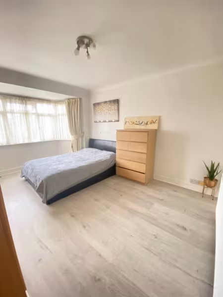 Crowshott Avenue, Stanmore, HA7 1HW
